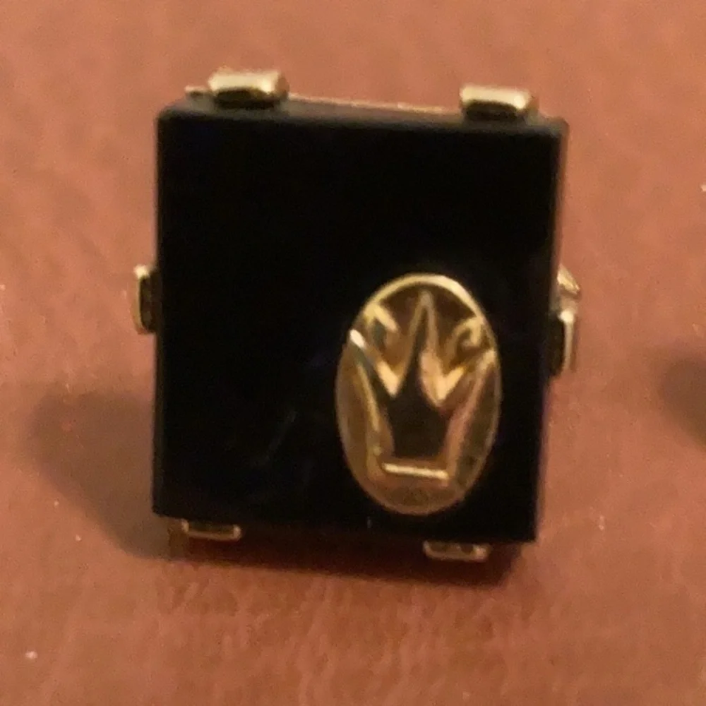 Vintage men’s Swank black square and gold tone regal looking cuff links
